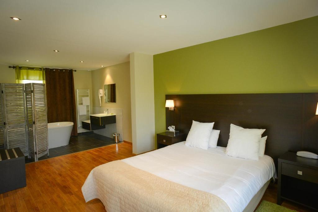 Hotel Logis Restaurant L'auberge Normande Carentan